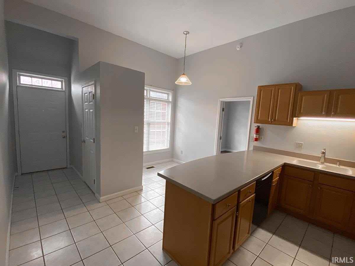 111 E 6th St #D - Photo 7 of 25