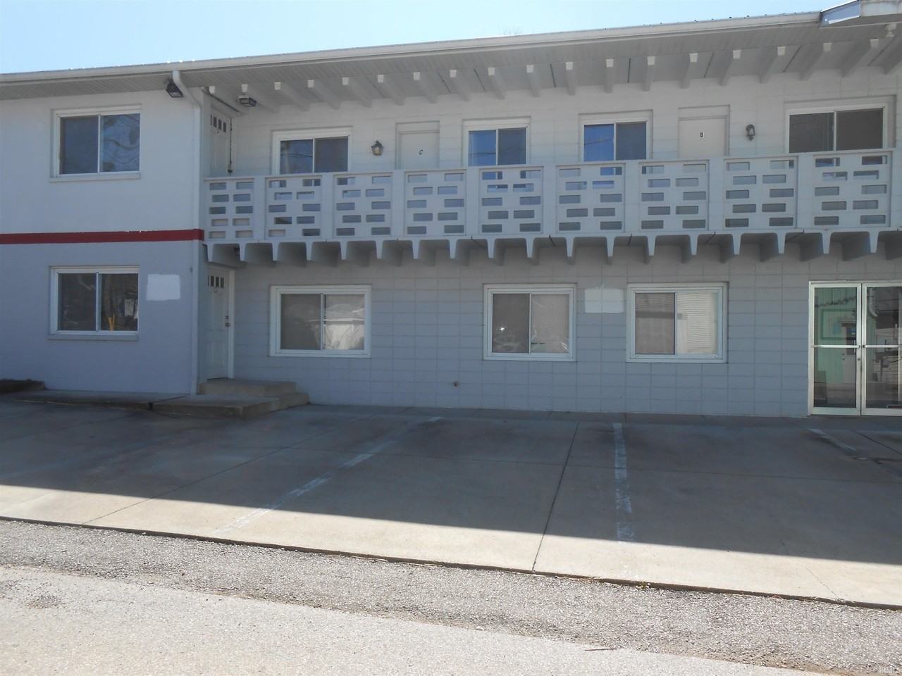 339 S Lincoln St #E - Photo 3 of 6