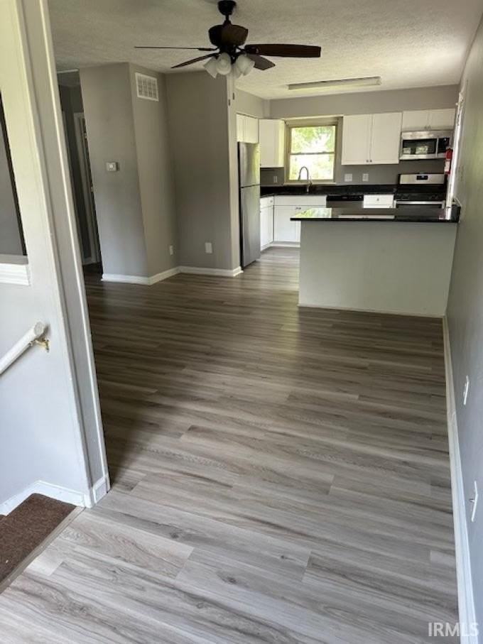 1326 N Woodburn Ave - Photo 3 of 13