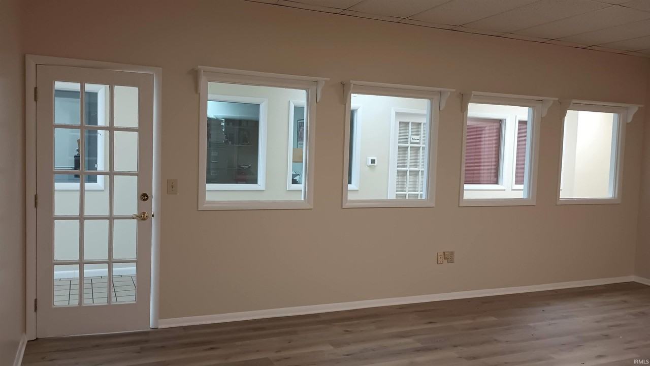 323 E Winslow Rd - Photo 3 of 11