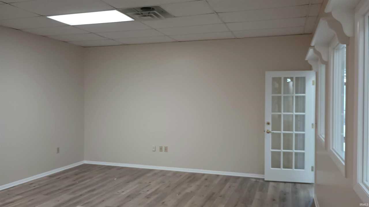 323 E Winslow Rd - Photo 6 of 11