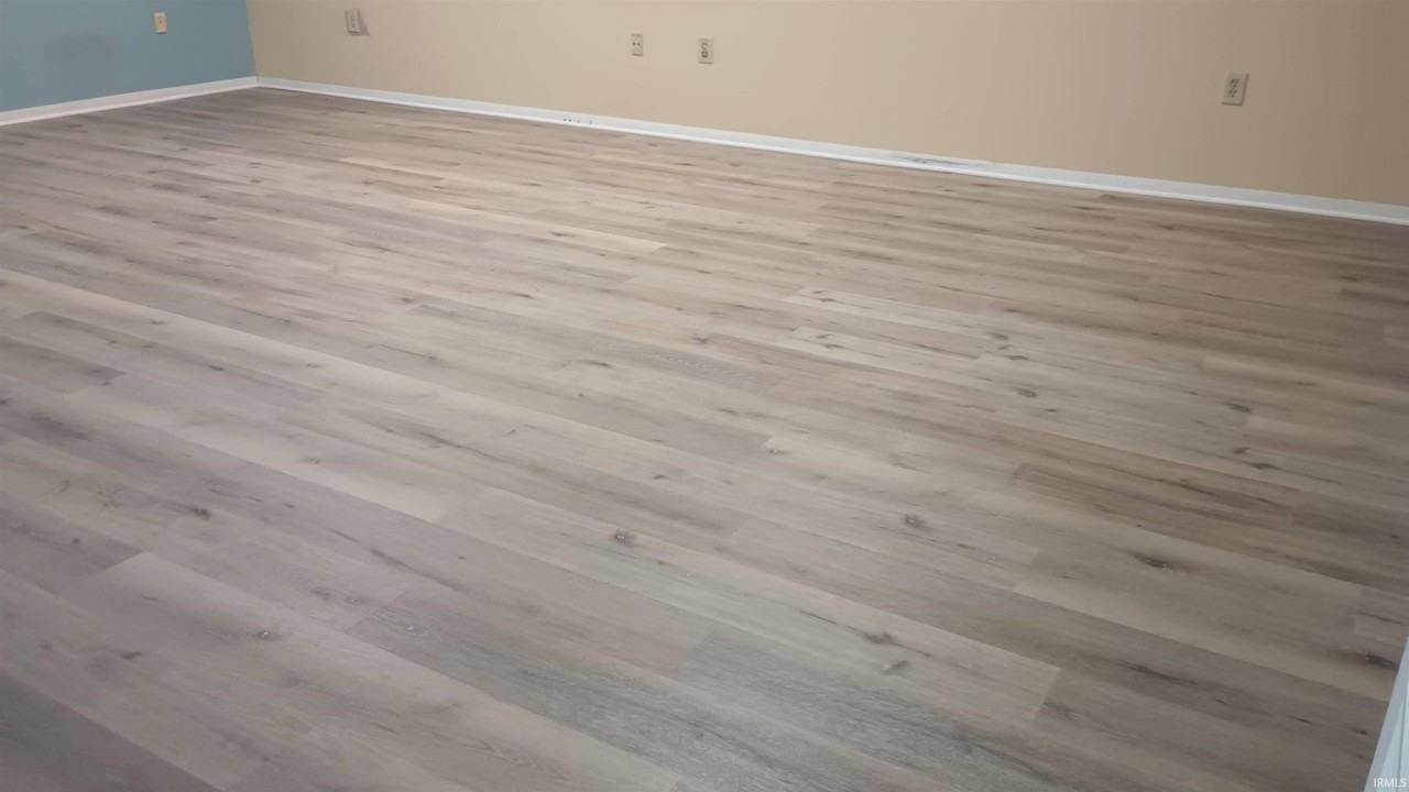 323 E Winslow Rd - Photo 7 of 11