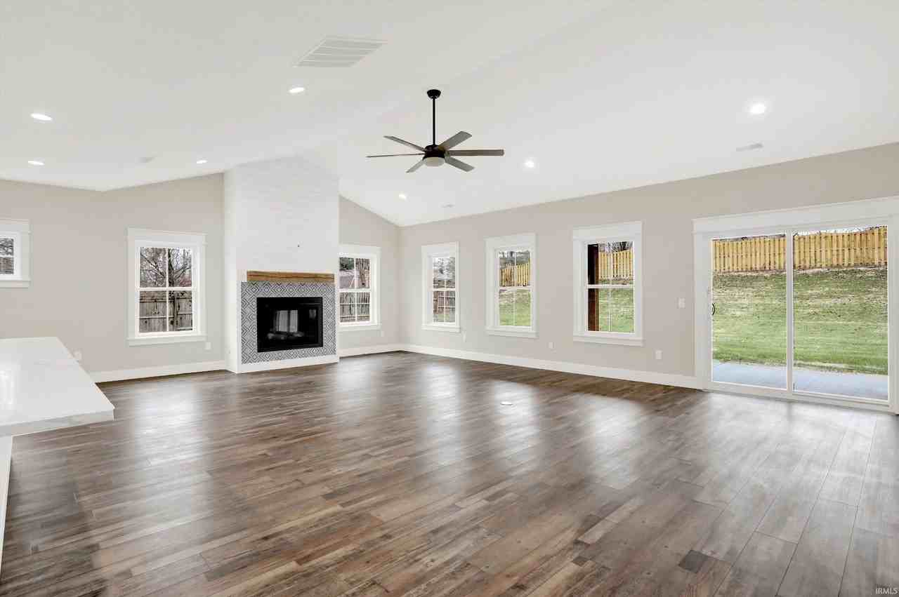 2110 S Smith Rd - Photo 3 of 27
