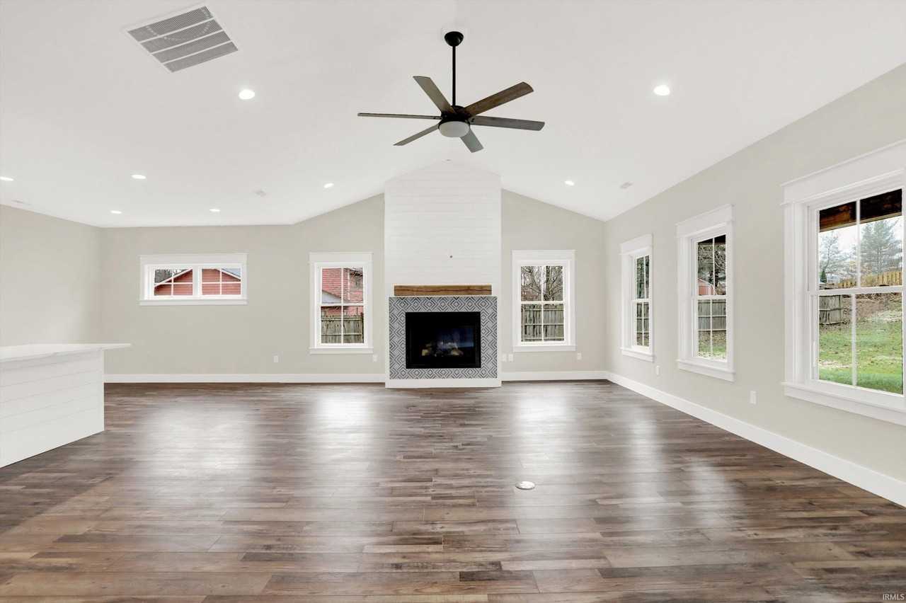 2110 S Smith Rd - Photo 4 of 27