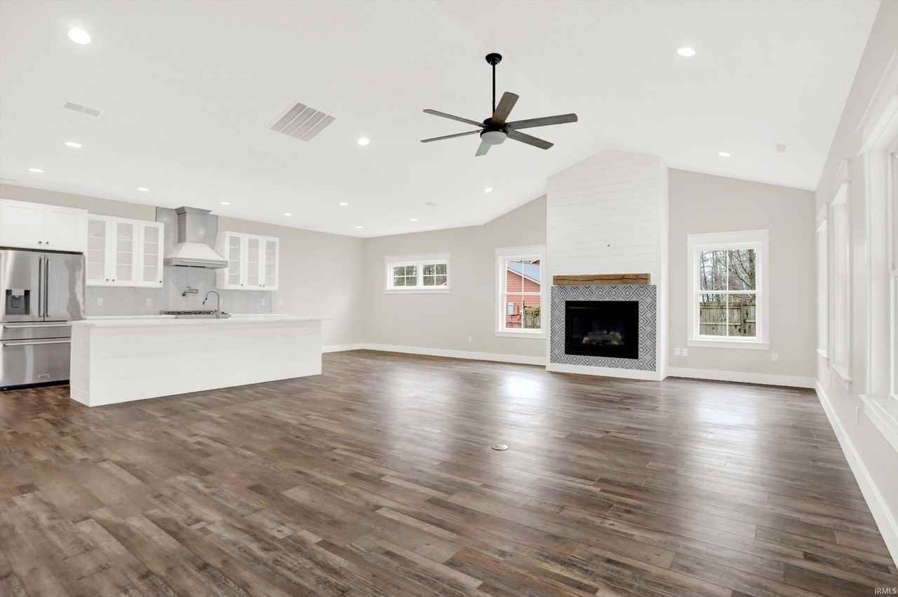 2110 S Smith Rd - Photo 5 of 27