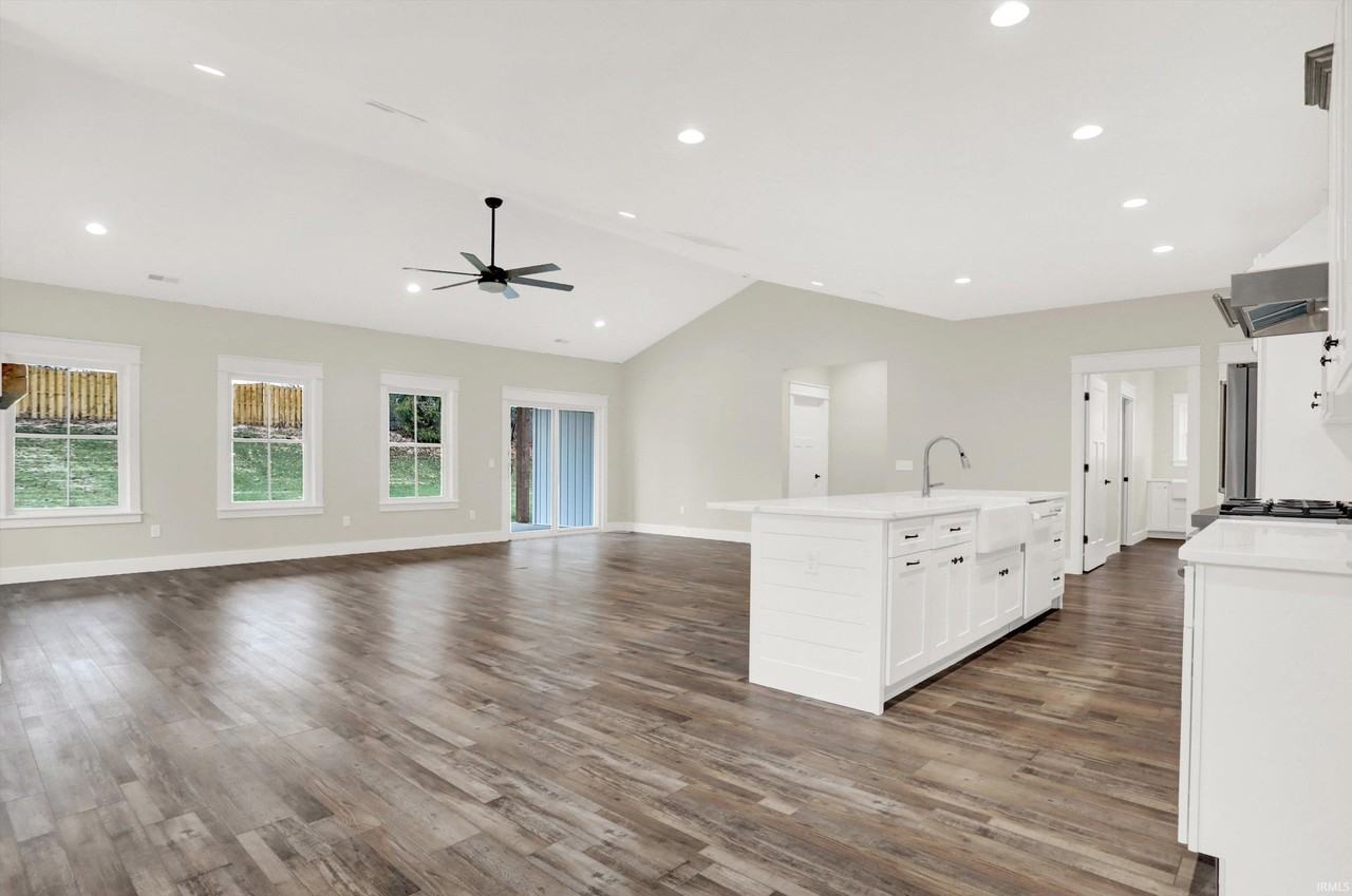 2110 S Smith Rd - Photo 6 of 27