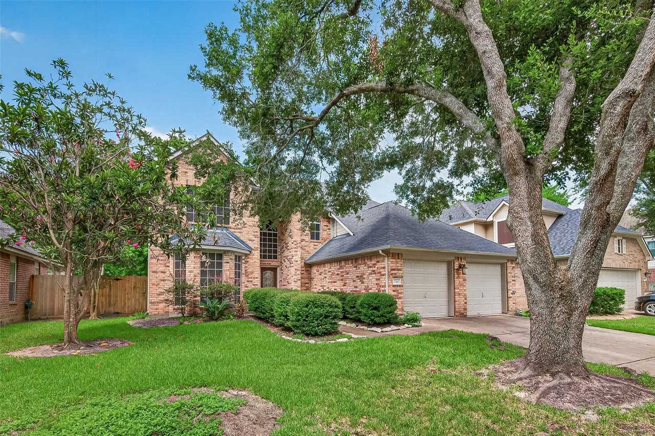 2710 Five Oaks Dr - Photo 2 of 49