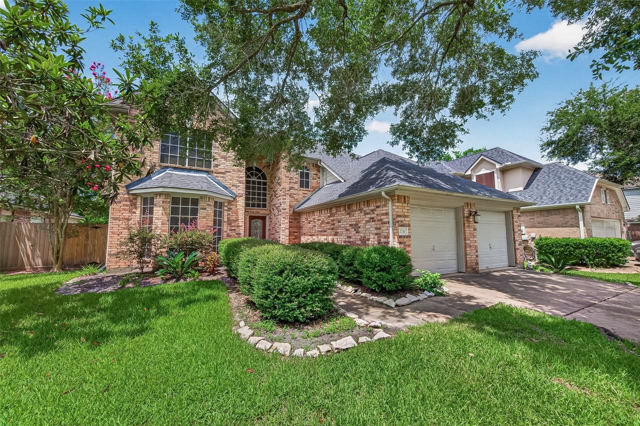 2710 Five Oaks Dr - Photo 4 of 49