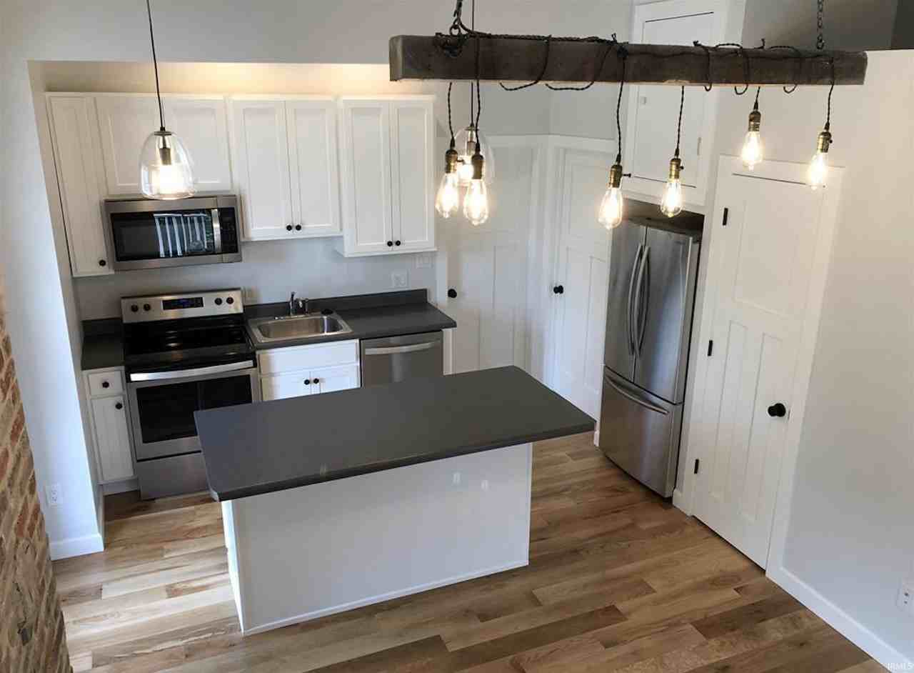 726 W 6th St #1 - Photo 2 of 12