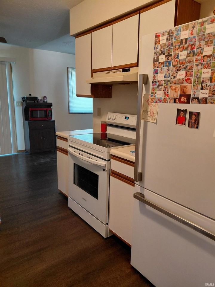 402 S Village Ct - Photo 3 of 16