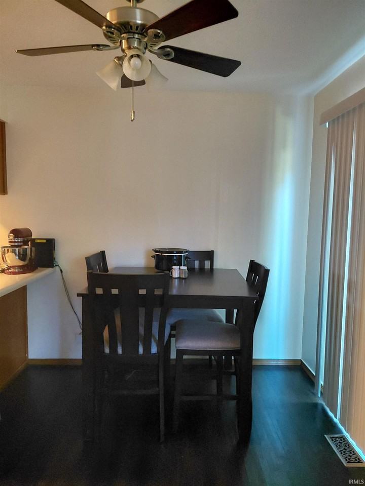 402 S Village Ct - Photo 5 of 16