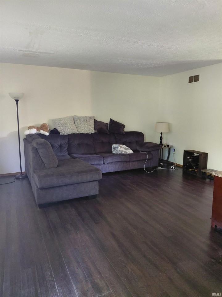402 S Village Ct - Photo 6 of 16