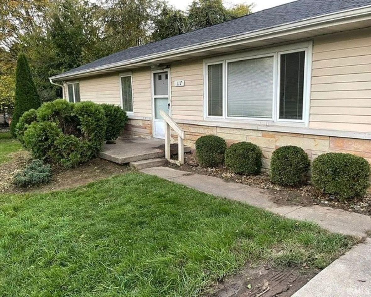 117 N Hillsdale Dr - Photo 2 of 13