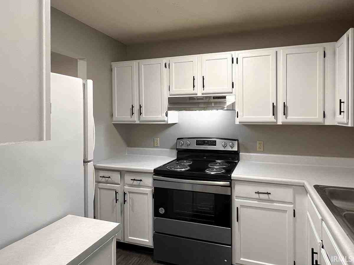 3433 S Burks Ct - Photo 4 of 31