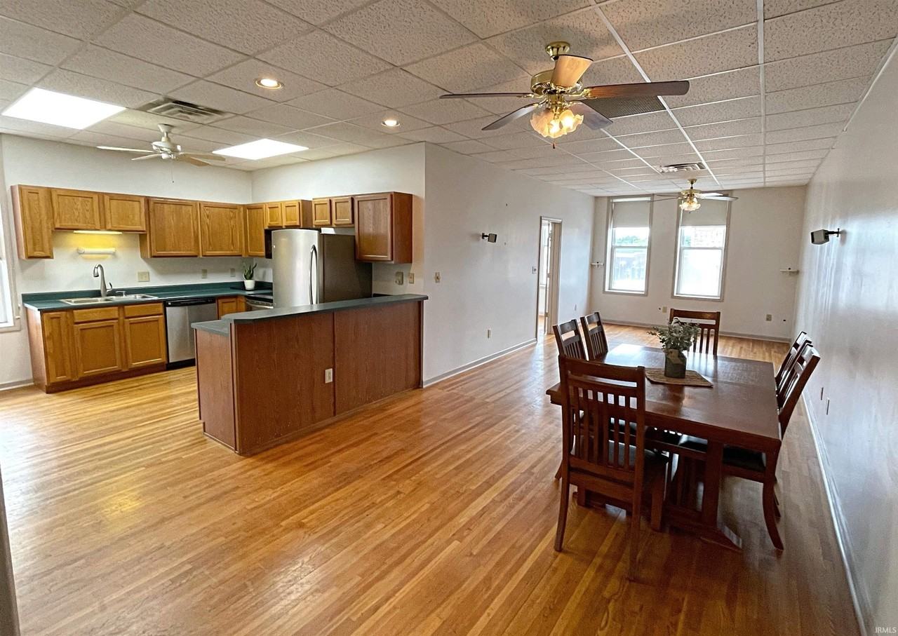 10 1/2 E Vincennes St - Photo 5 of 23