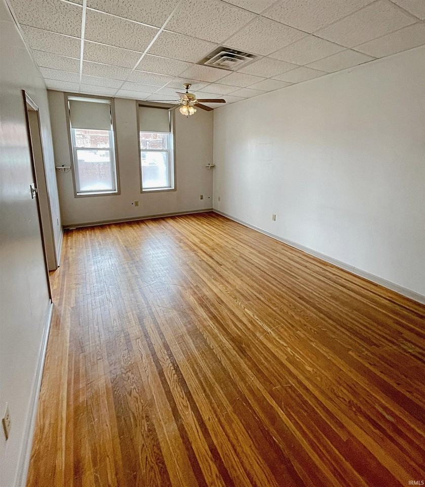 10 1/2 E Vincennes St - Photo 6 of 23