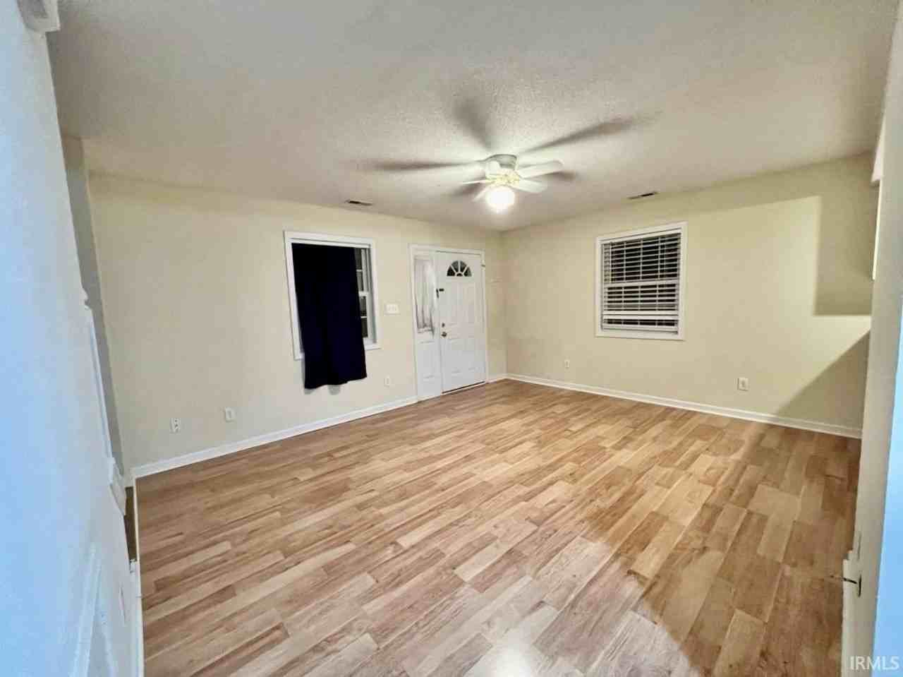 3410 S Oaklawn Cir - Photo 2 of 7