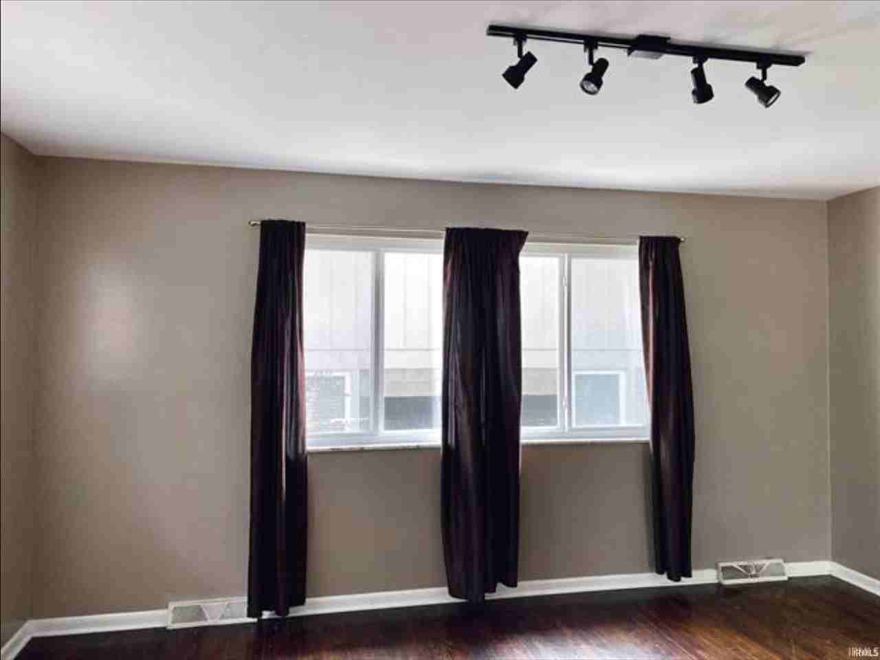 429 N Clark St - Photo 4 of 29