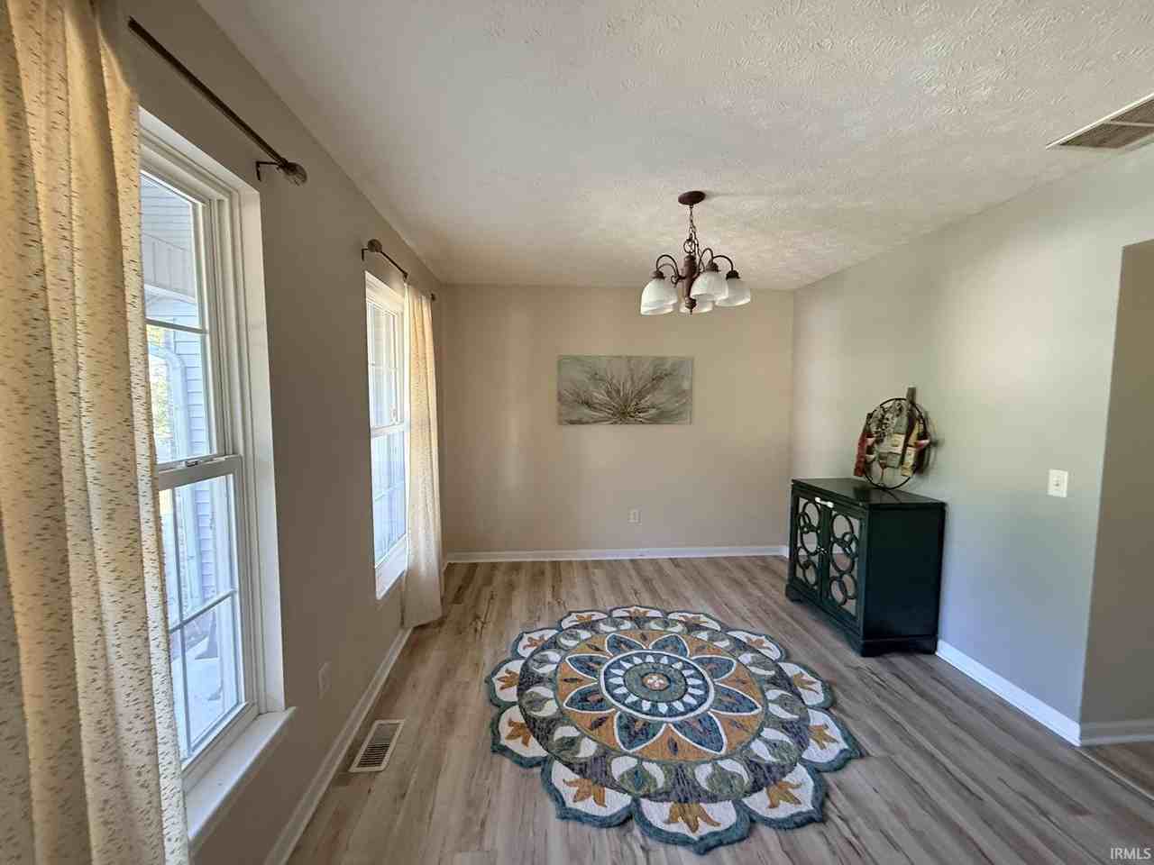 4816 N Ashcroft Ln - Photo 3 of 33
