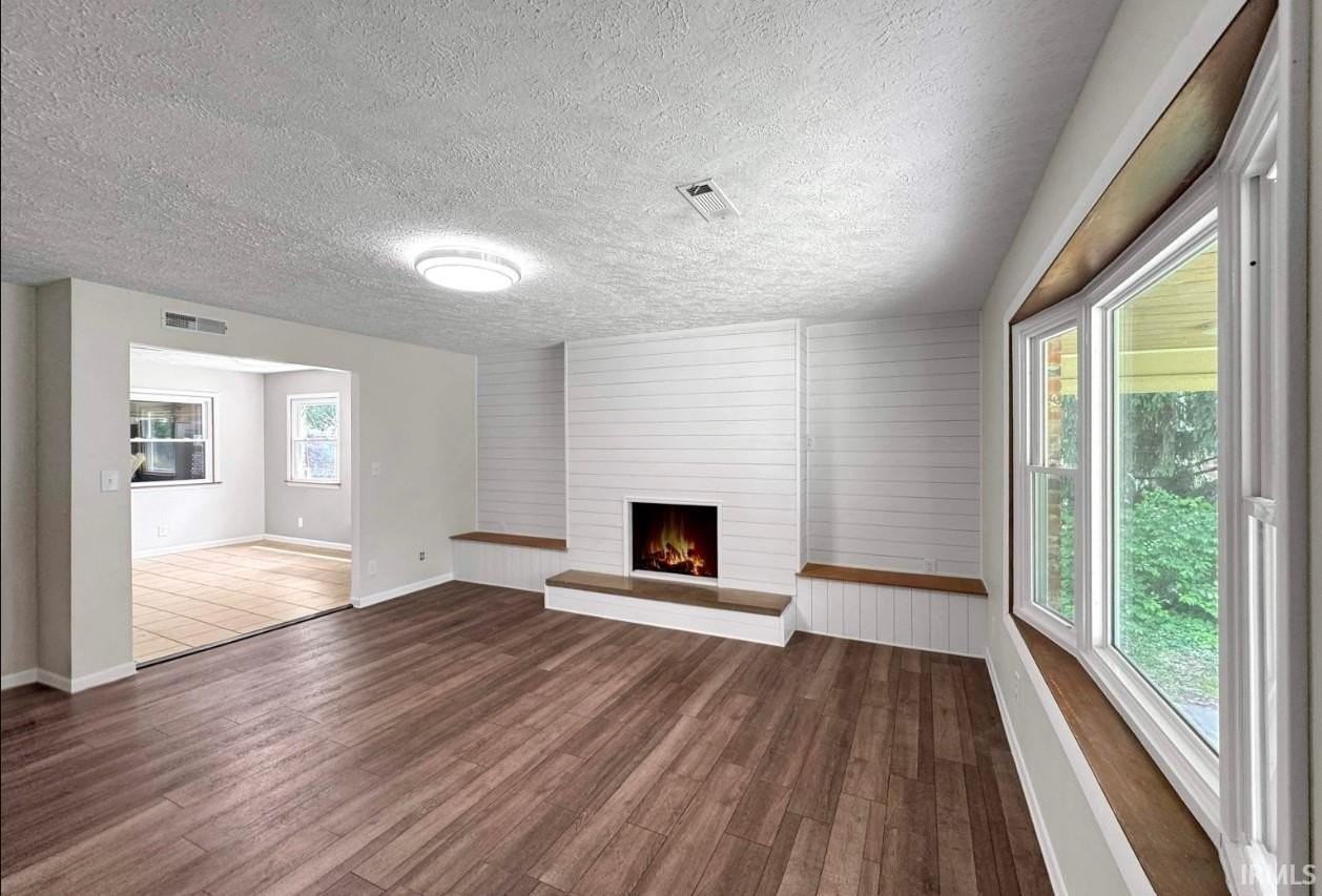205 S Bryan Ave - Photo 2 of 22