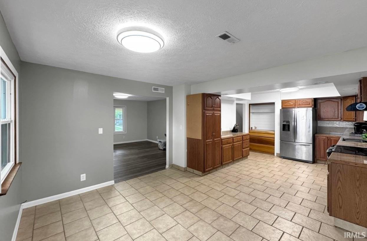 205 S Bryan Ave - Photo 5 of 22