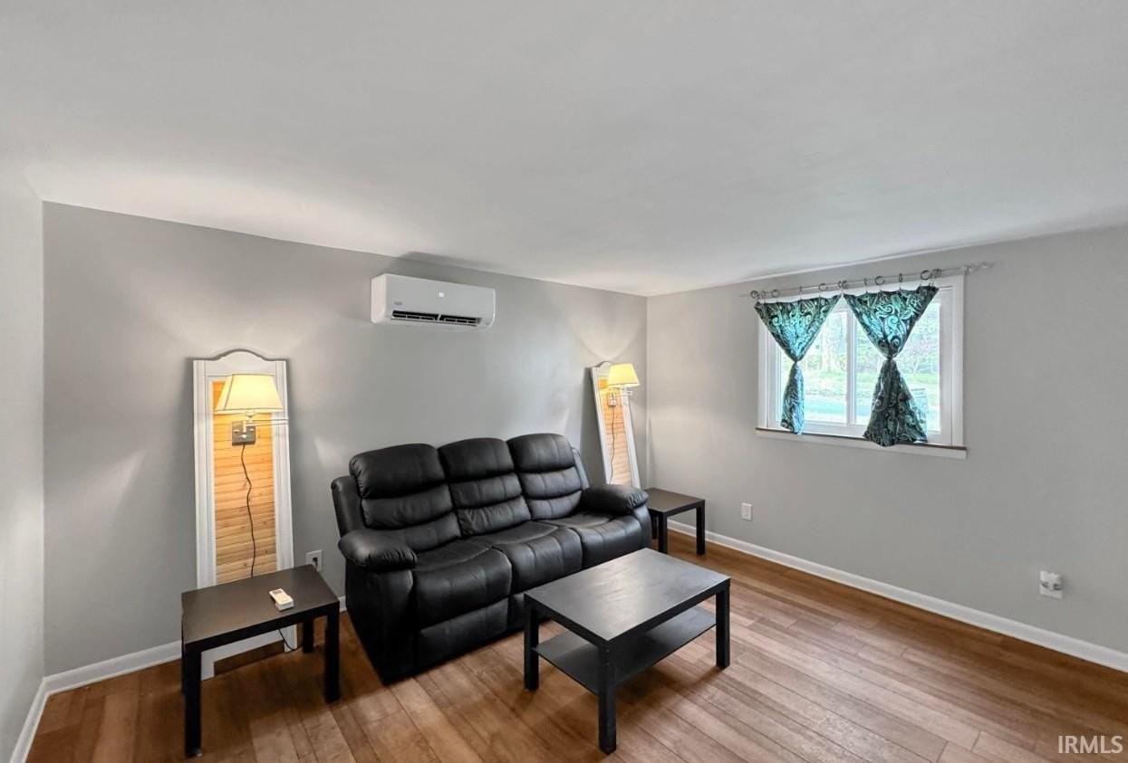 205 S Bryan Ave - Photo 6 of 22