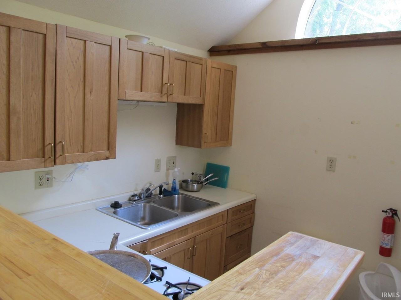 613 W Kirkwood Ave - Photo 3 of 6