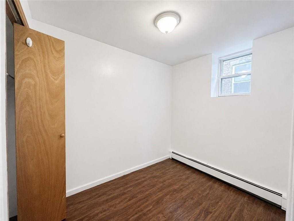 180 Mulberry St #4R - Photo 3 of 5