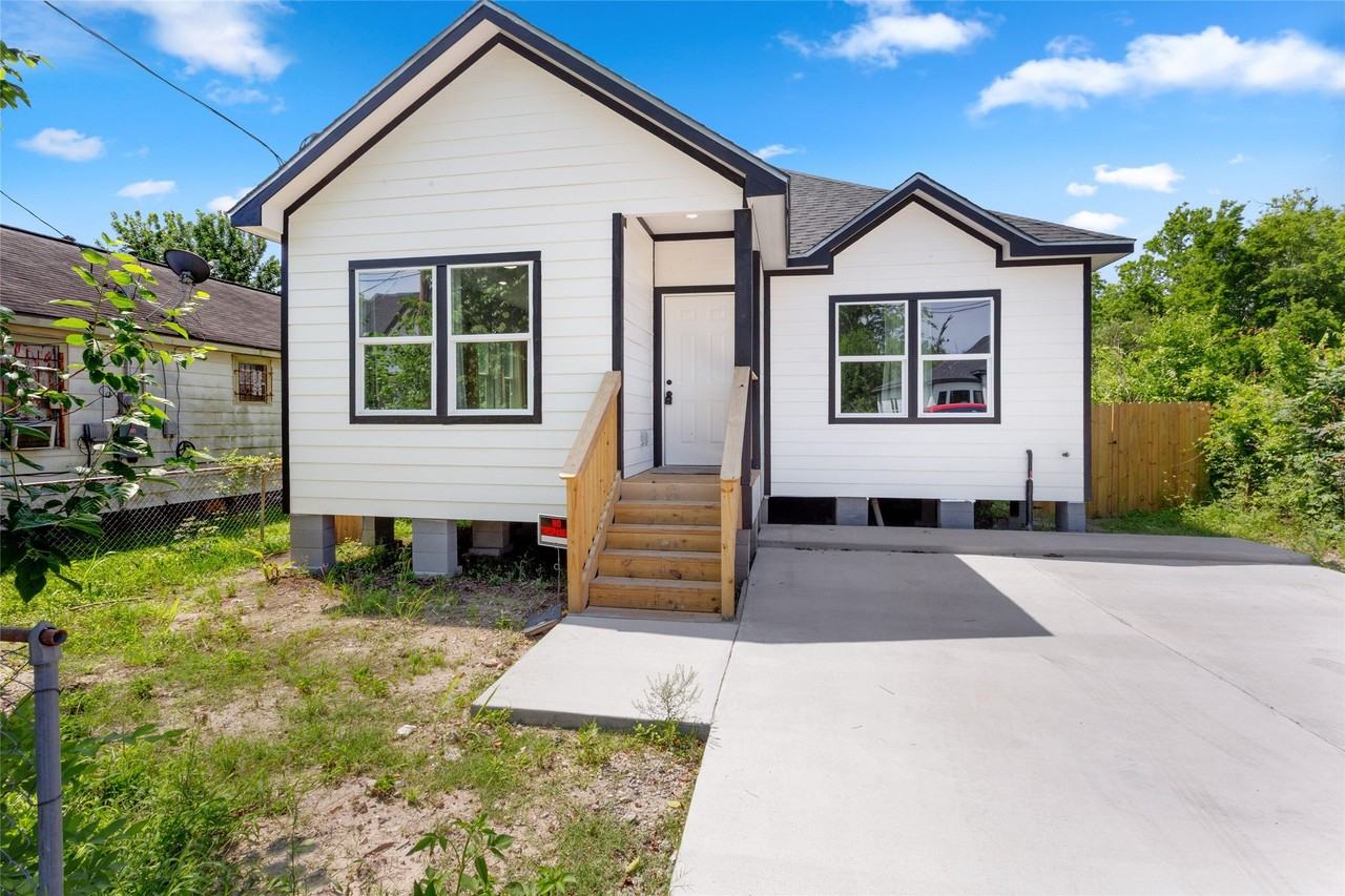 3220 Josephine St - Photo 3 of 24