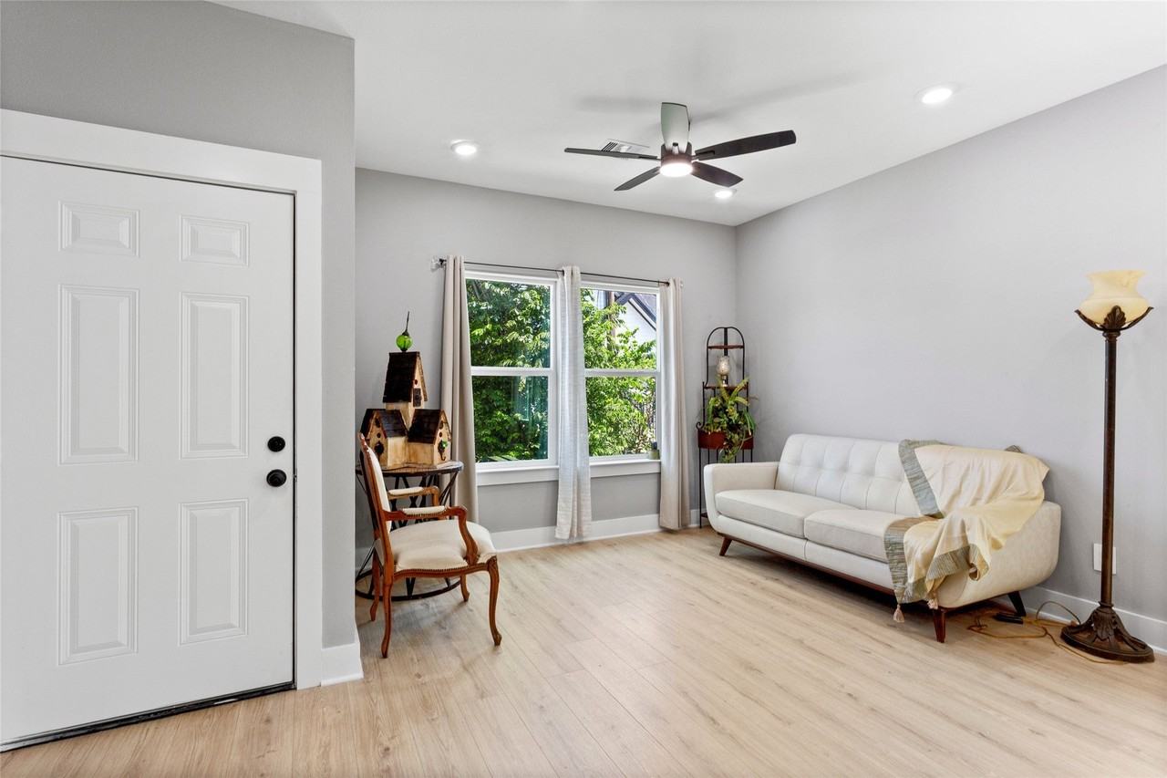 3220 Josephine St - Photo 5 of 24