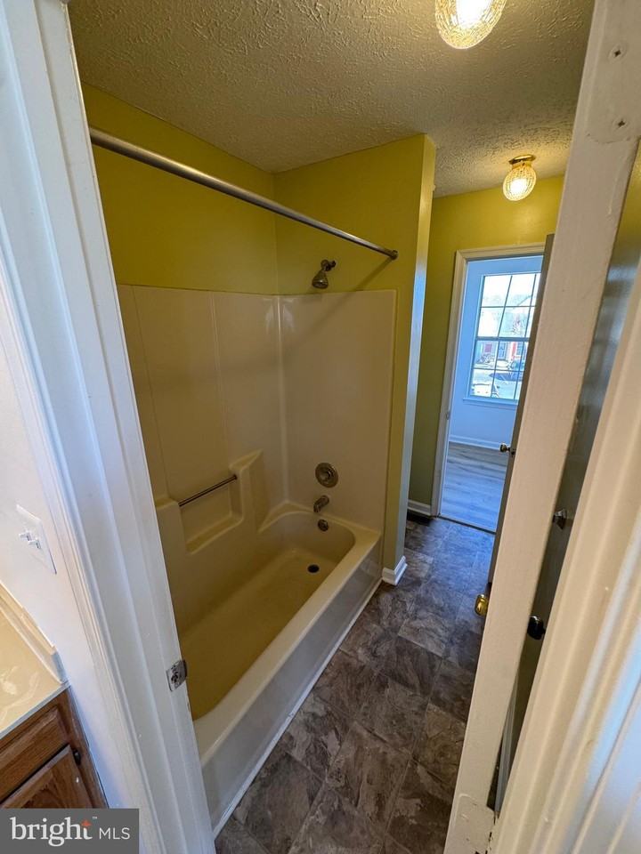 612 Bridlewood Dr - Photo 7 of 24