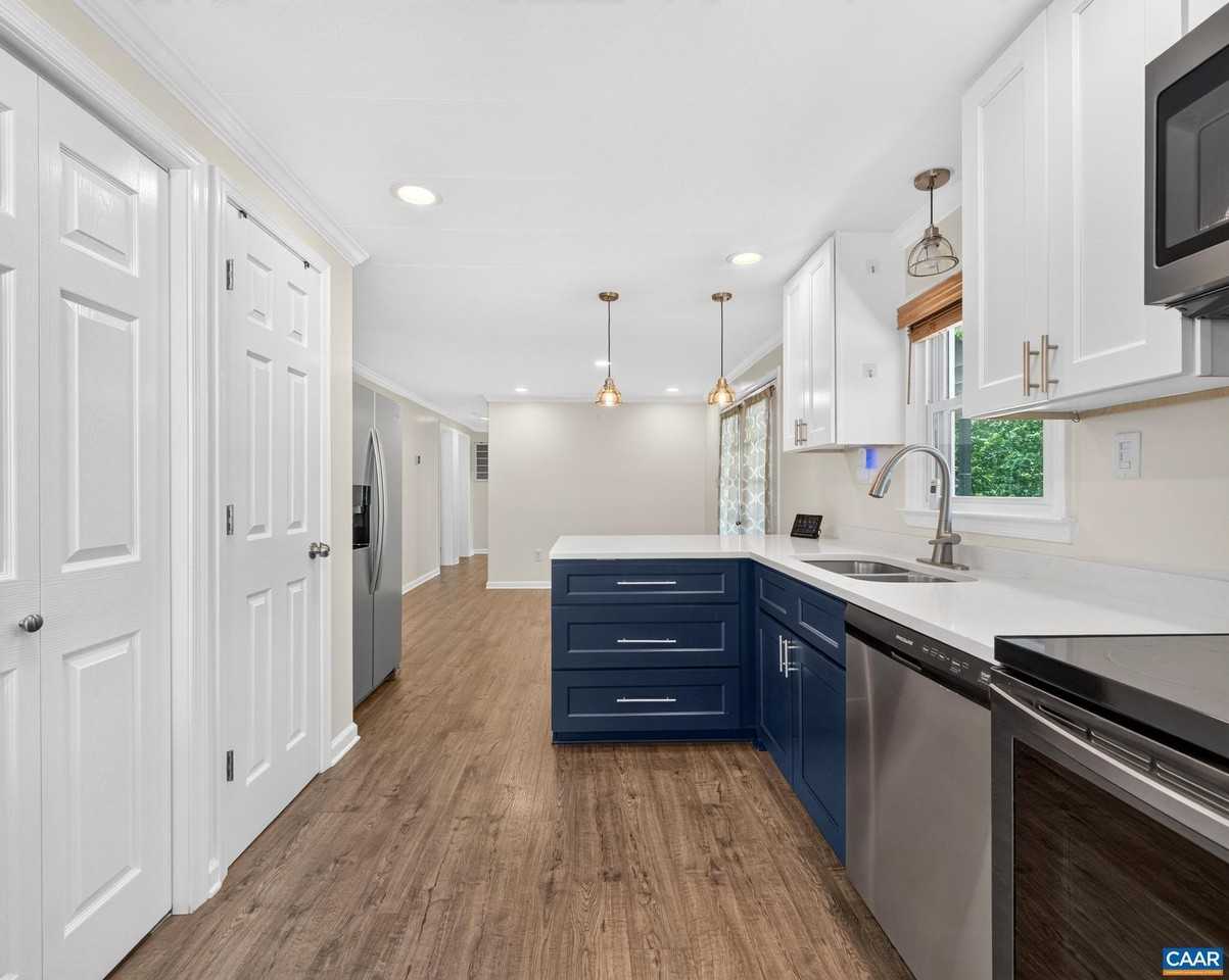 625 S Spotswood Trl - Photo 3 of 42