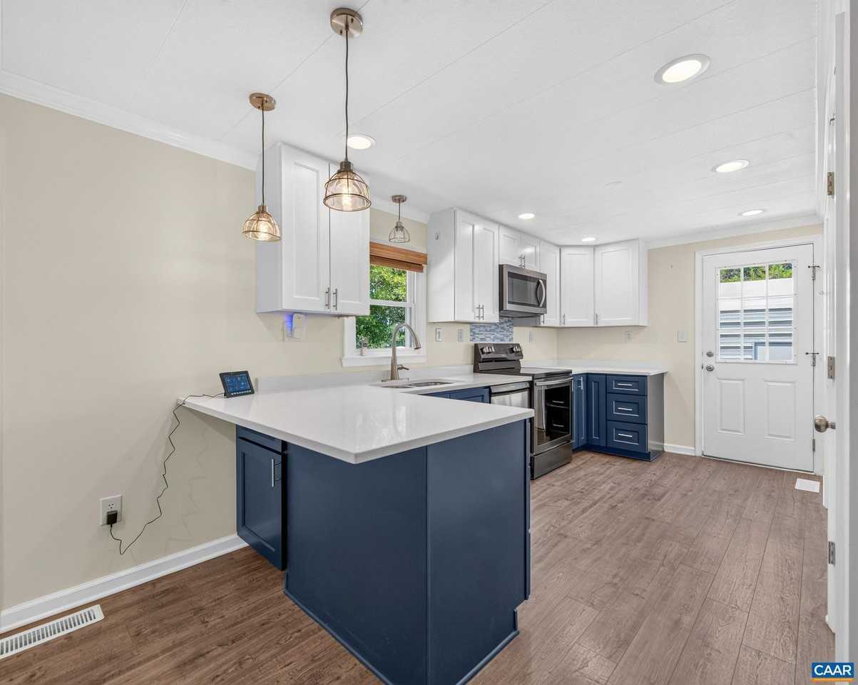 625 S Spotswood Trl - Photo 5 of 42