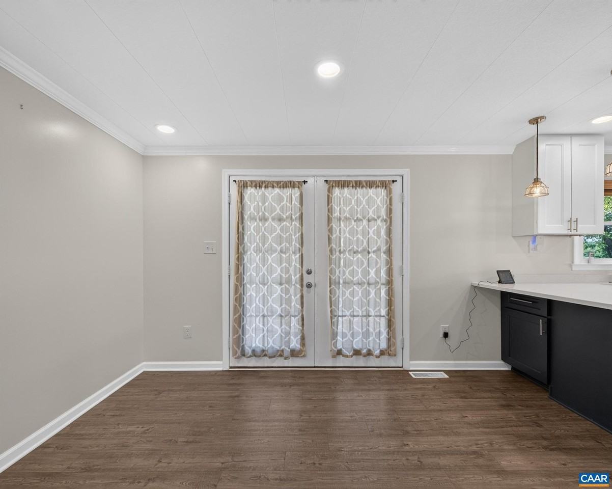 625 S Spotswood Trl - Photo 6 of 42
