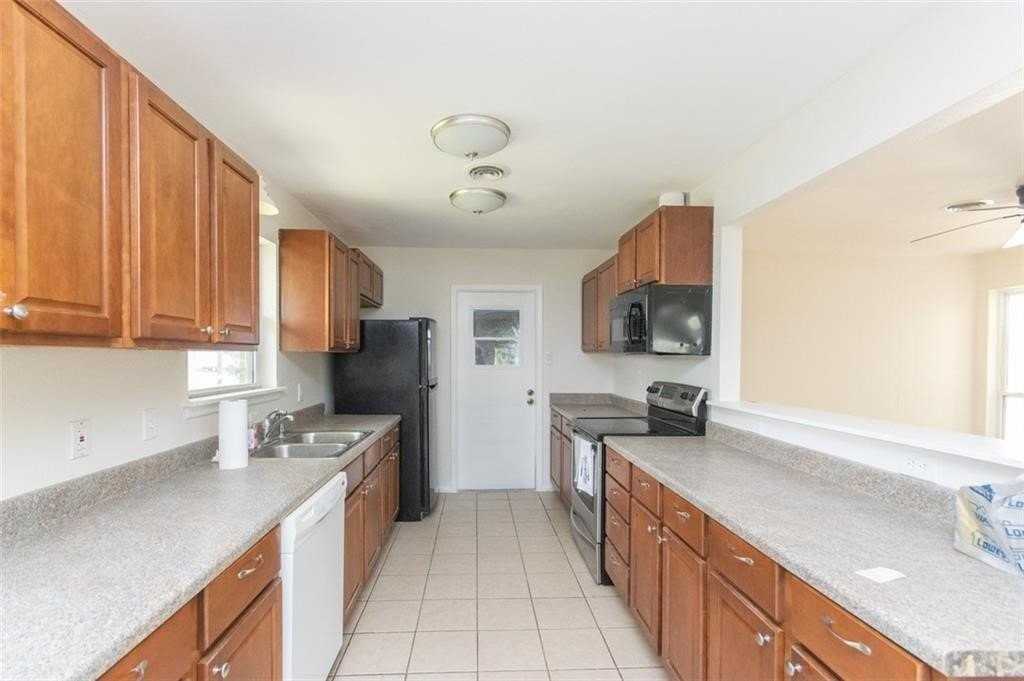 3106 Catcay Dr - Photo 3 of 9