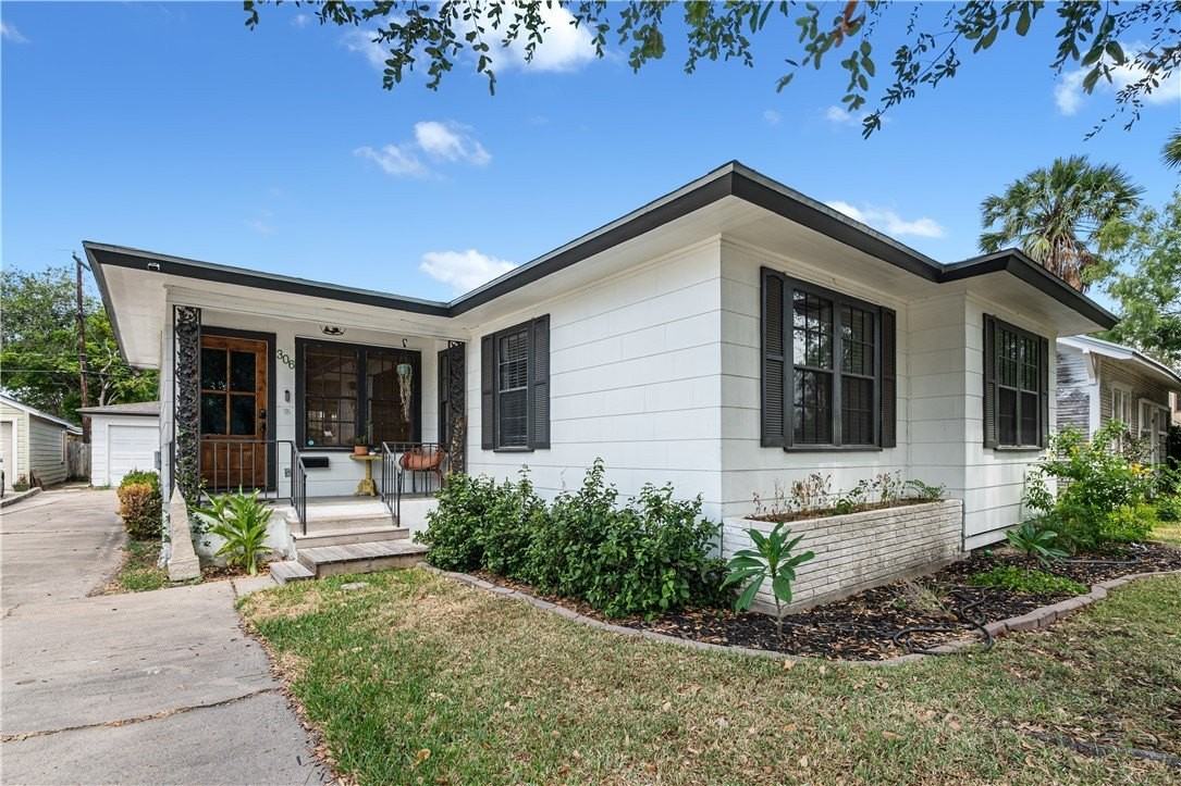 306 Naples St - Photo 2 of 30