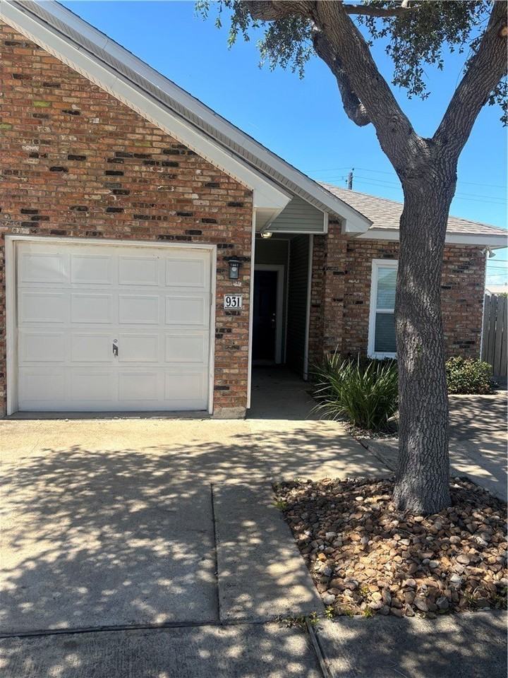 931 Moore Ave - Photo 2 of 23