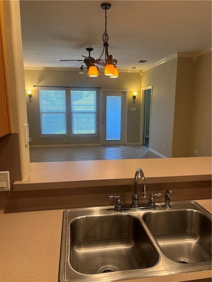 931 Moore Ave - Photo 7 of 23