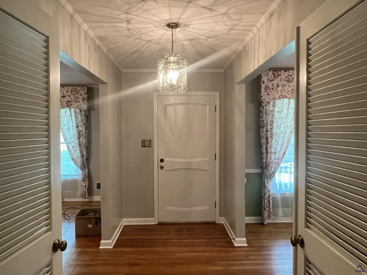 1943 Birchwood Way - Photo 3 of 50