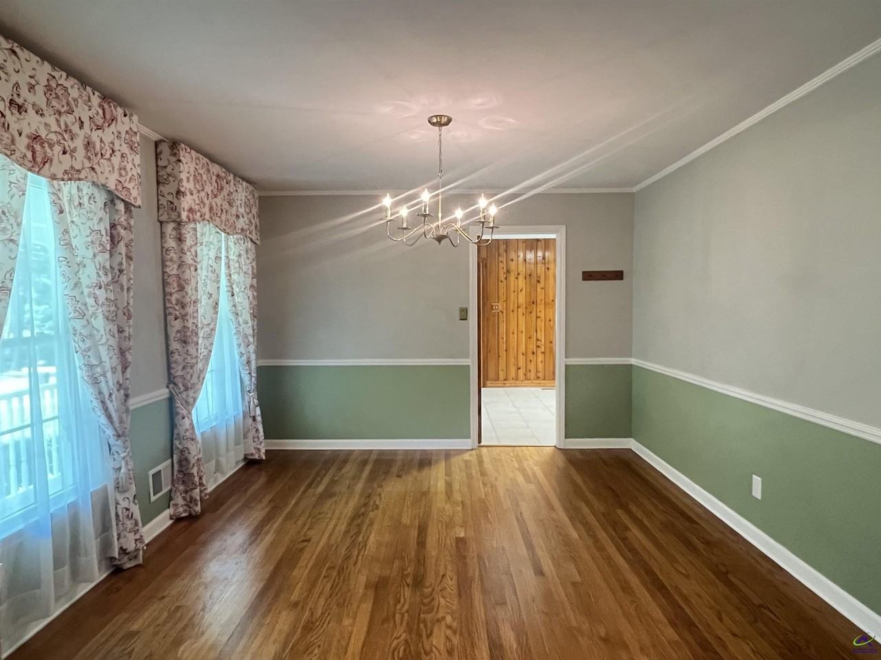 1943 Birchwood Way - Photo 4 of 50