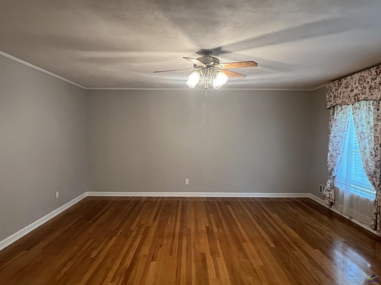 1943 Birchwood Way - Photo 6 of 50