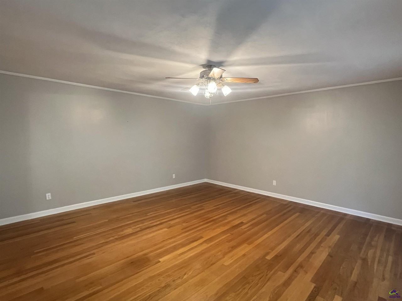 1943 Birchwood Way - Photo 7 of 50