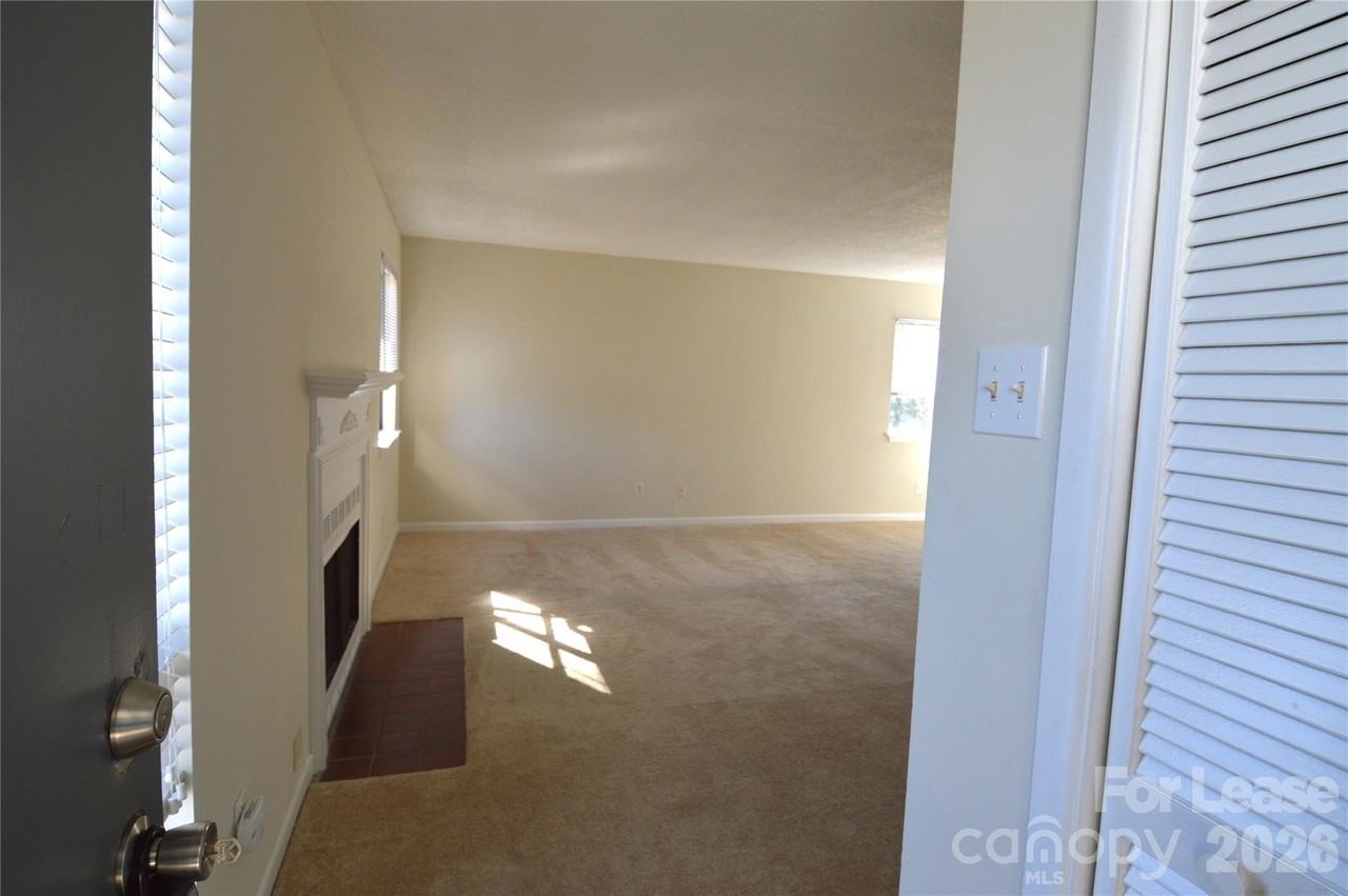 6117 Heathstone Ln Apt C #C - Photo 4 of 22