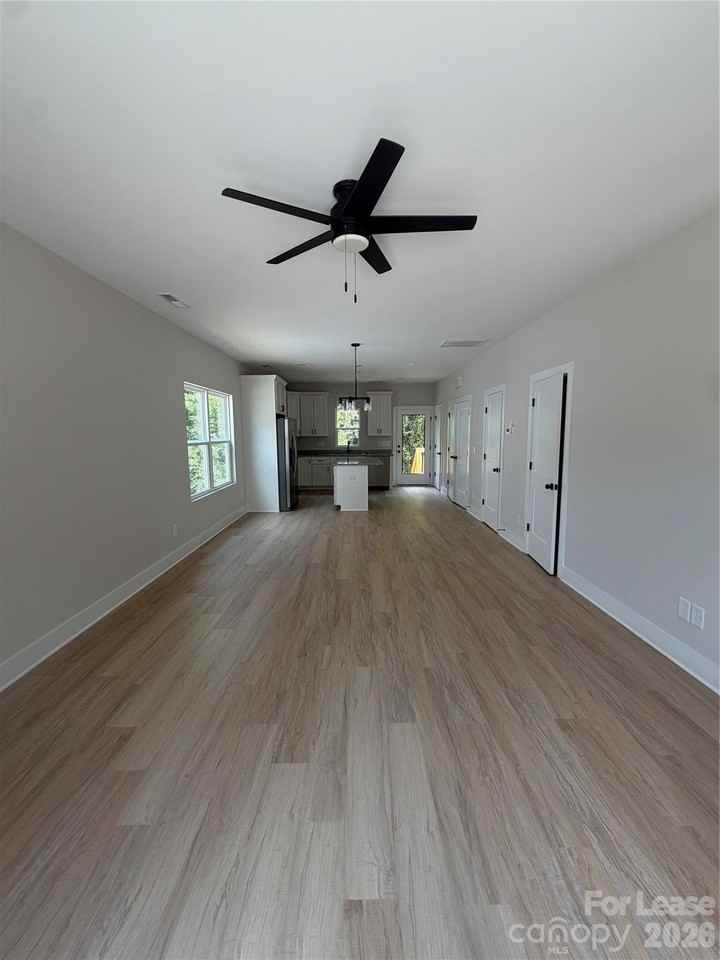 212 N Yadkin Ave #A - Photo 4 of 18