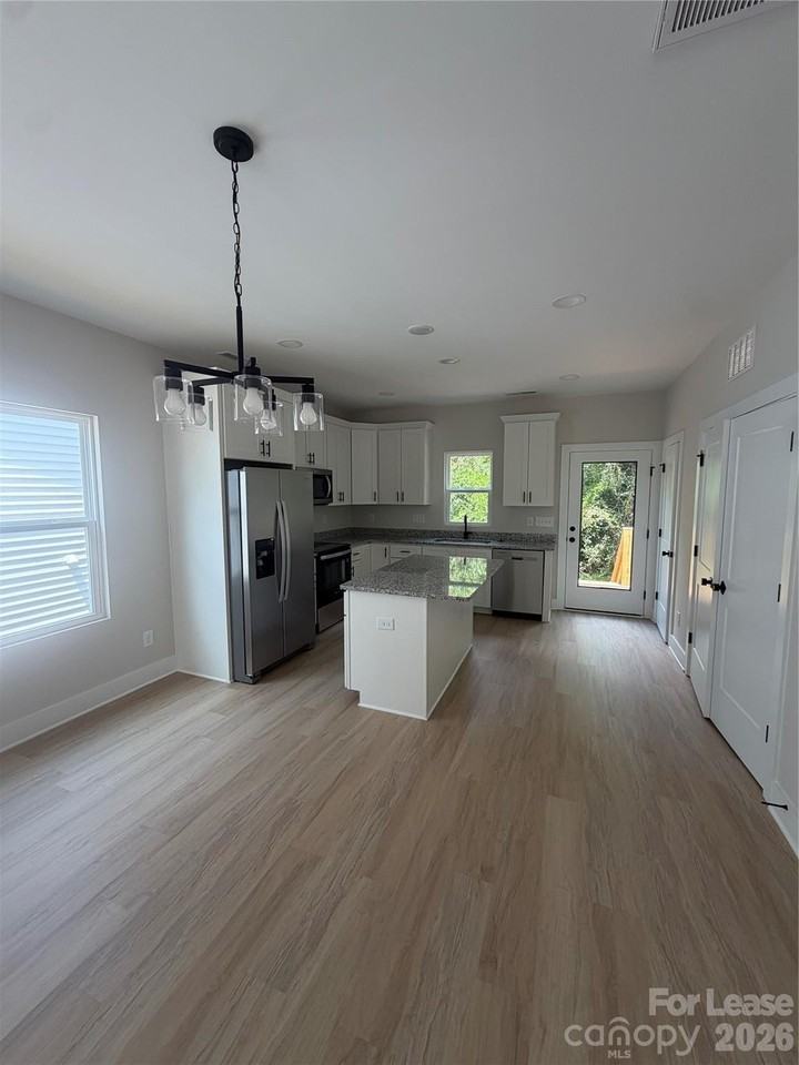212 N Yadkin Ave #A - Photo 6 of 18