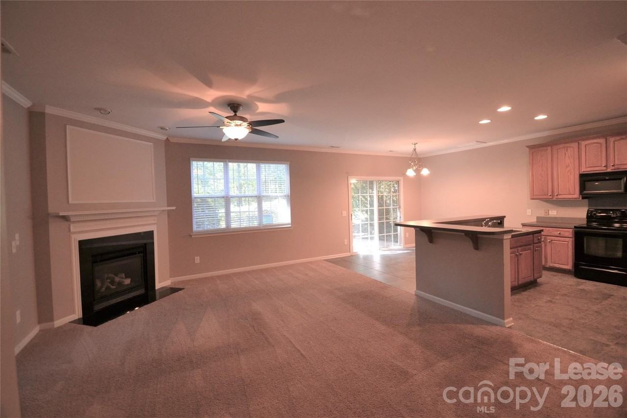 16512 Kettlewell Ln - Photo 2 of 35