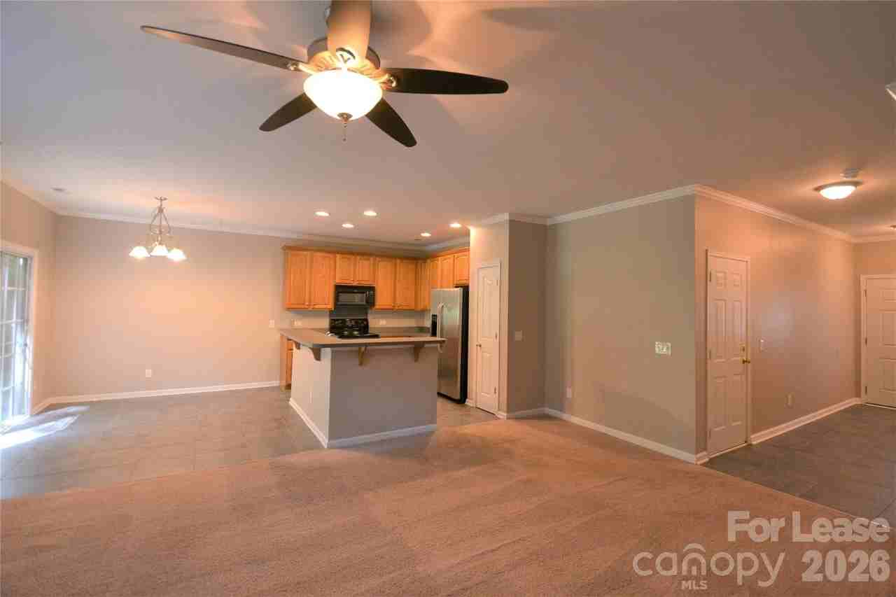 16512 Kettlewell Ln - Photo 4 of 35