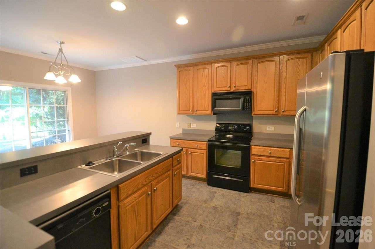 16512 Kettlewell Ln - Photo 7 of 35