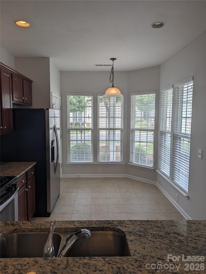 9015 Smokey Hill Ln - Photo 6 of 17