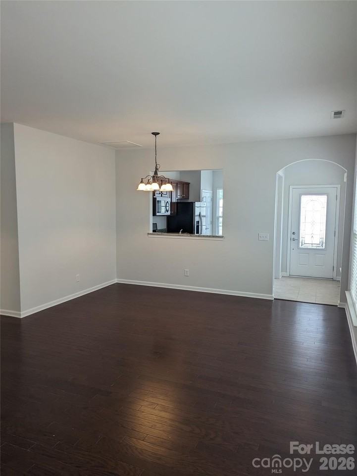 9015 Smokey Hill Ln - Photo 7 of 17